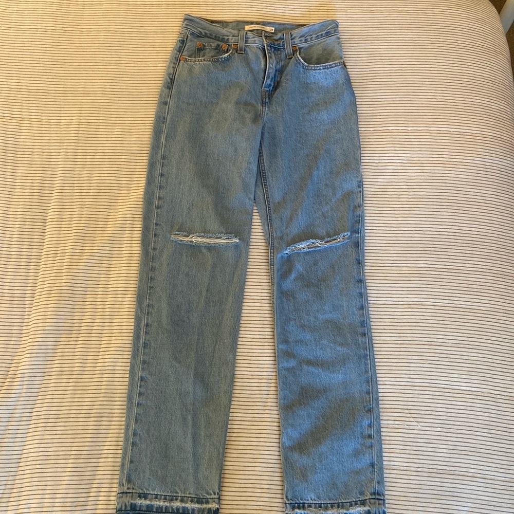 Levi’s Low Pro Straight Ripped Jean’s